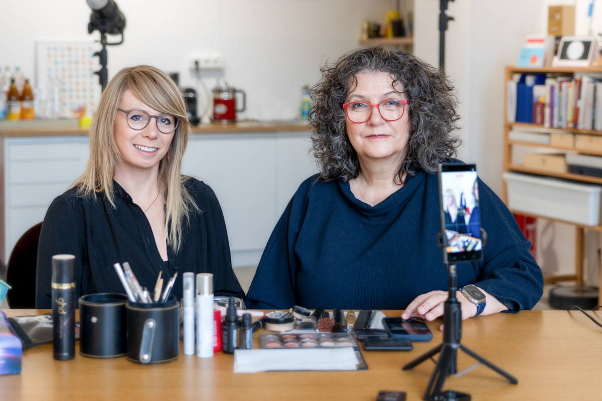 Teamfoto: zwei Expertinnen für den Intensiv-Workshop ‚Präsenz mit Wirkung